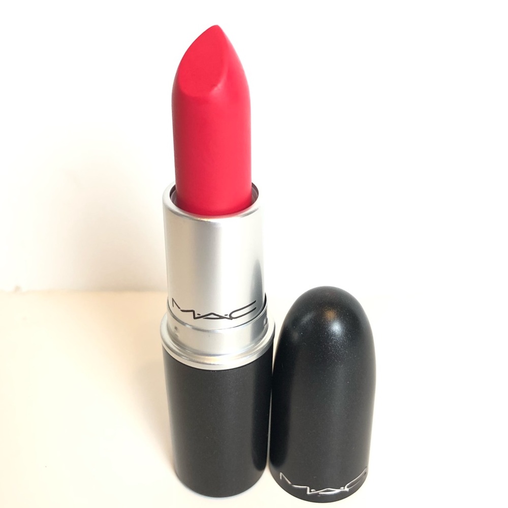 MAC NWT Relentlessly Red 706 Lipstick
